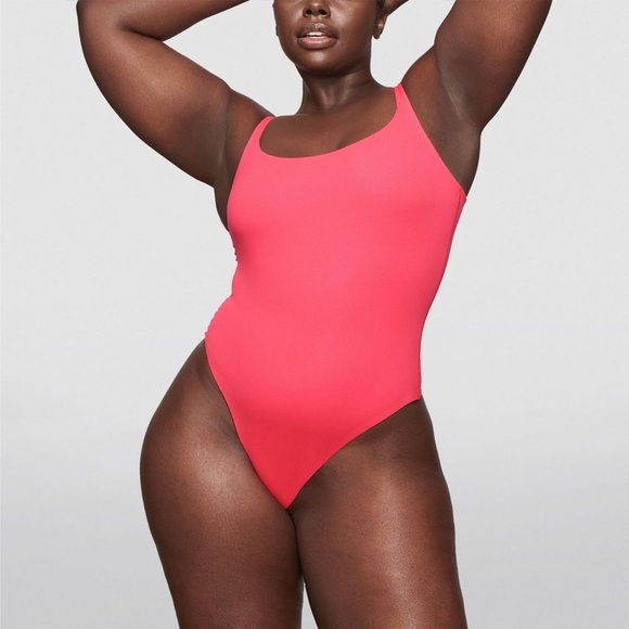 SKIMS FITS EVERYBODY SQUARE NECK THONG BODYSUIT STRETCHY ULTRA PINK Rare MEDIUM - Picture 2 of 6